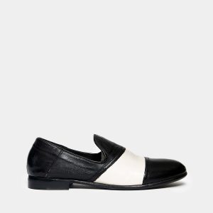 Scarpa montante in pelle nera ed ecru’