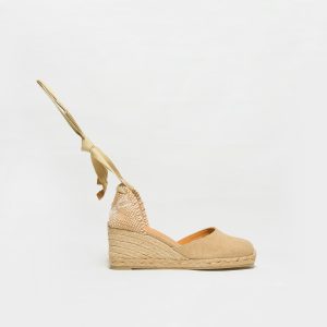 Espadrilla con zeppa in corda e tela di cotone beige. Altezza totale cm 7