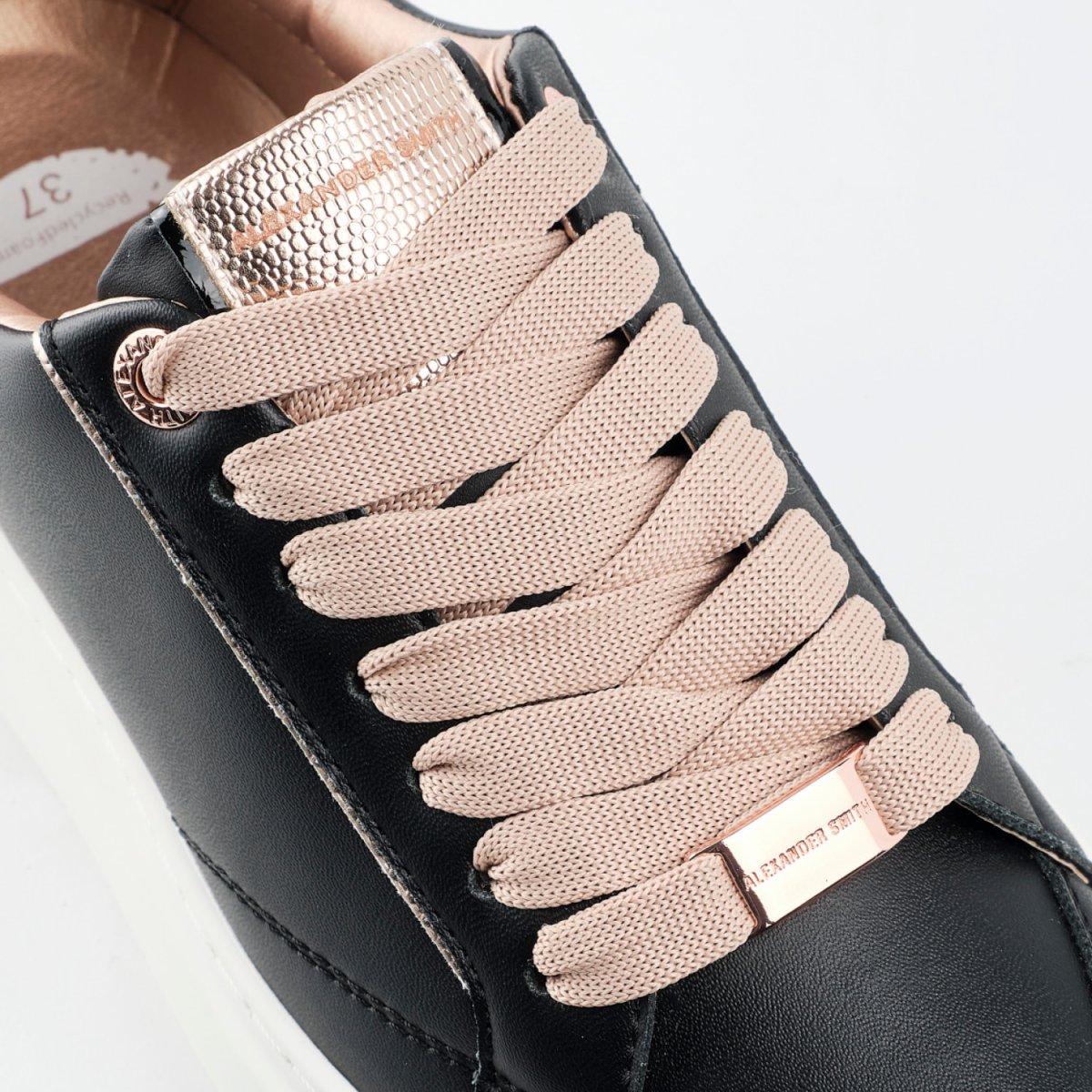 Sneakers vegana nera con sperone platino rosato - immagine 5