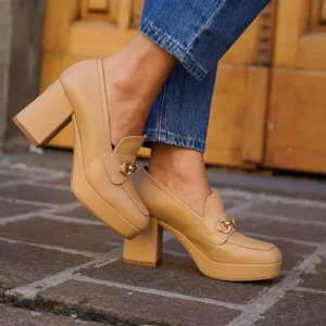 Mocassino ecopelle con tacco e fibbia