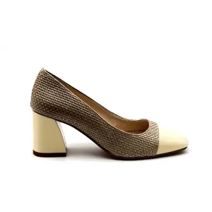 “Carla” Decollete in Rafia Beige