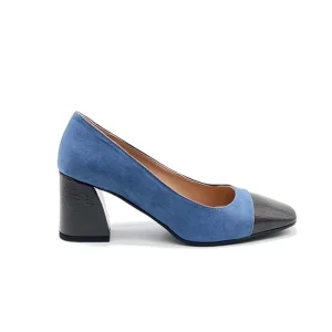 “Carla” Decollete in Camoscio Cielo