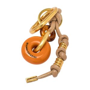 Charm a donut in resina con nodi in pelle