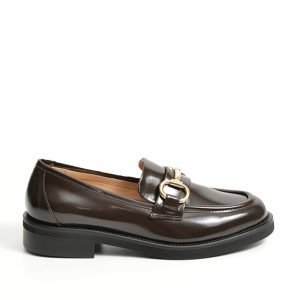 Mocassino in pelle spazzolata moro con morsetto a staffetta dorato